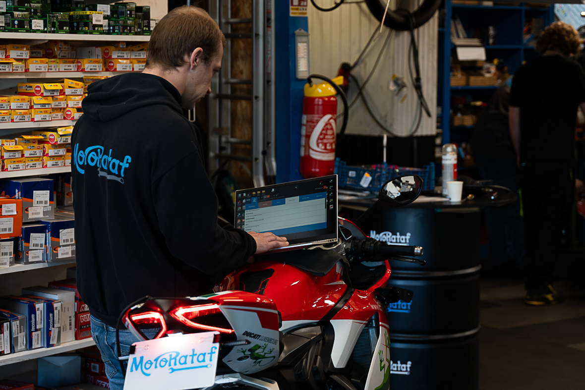 Diagnostic électronique moto